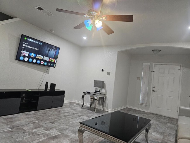 Building Photo - 2713 Montague County Dr Unit SI ID1511792P