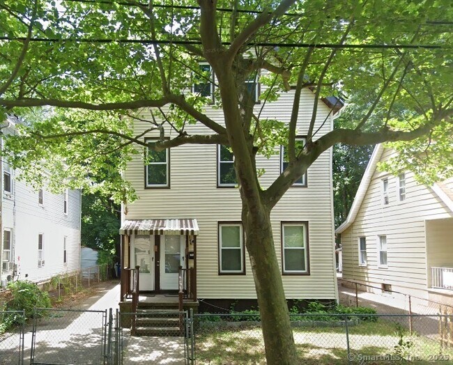 Building Photo - 142 Butler St Unit 2nd fl Rental