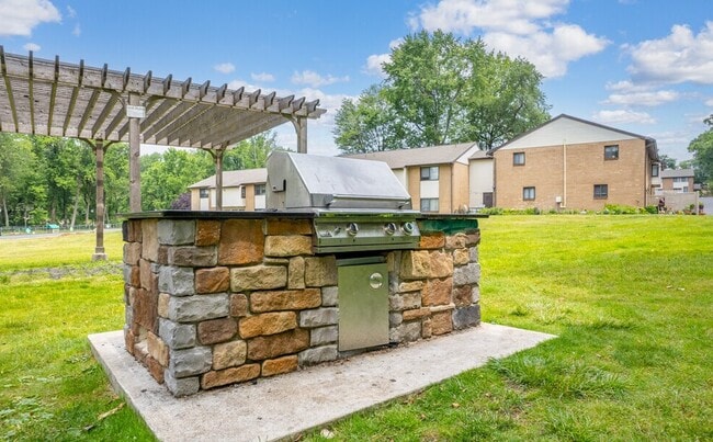 The Glen at Bucks Apartments and Townhomes