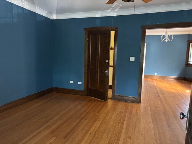 Photo - 4741 N Kilbourn Ave