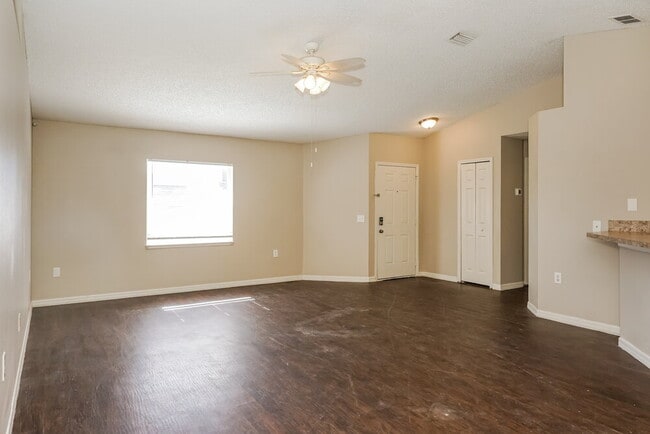 Photo - 3164 Covington Dr N