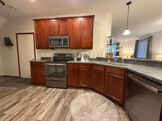 Photo - Great 3BR/2BA End Unit Elk River Townhome Available June!