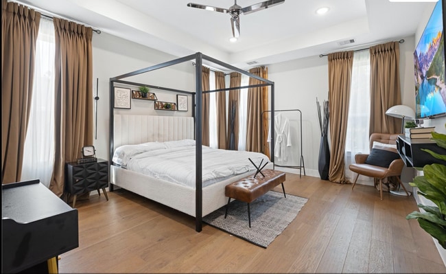 Photo - 7033 Avenue L