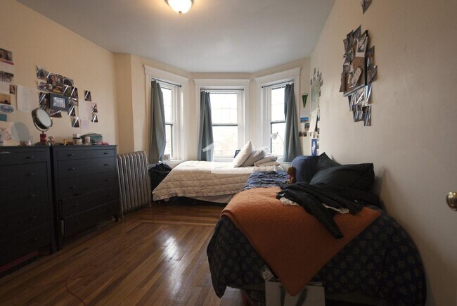 Photo - 2BR 1Bth unit. Heat/Hot Water included. Great location!