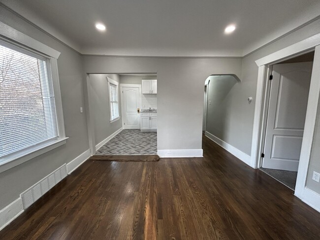 Photo - 2960 Kendall St