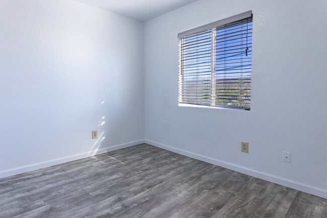 450 Palm Dr Unit 1