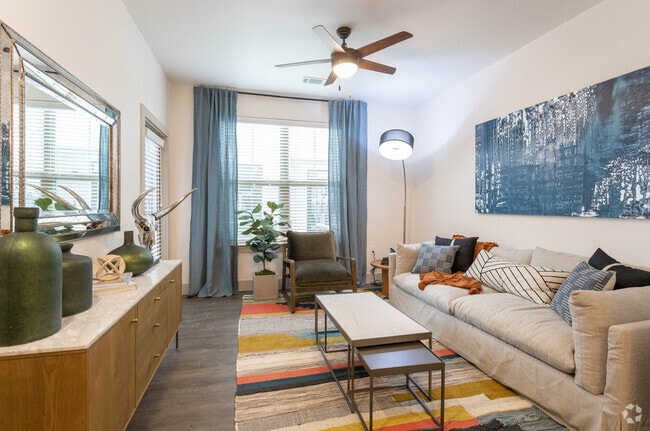 1BR, 1BA - 656 SF