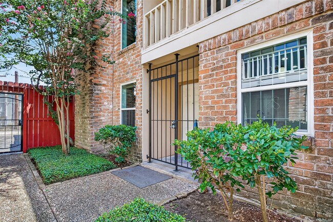 5524 Beverly Hill St Unit 2