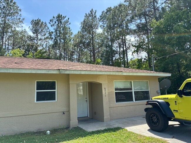 Building Photo - Beautiful 3/2 duplex