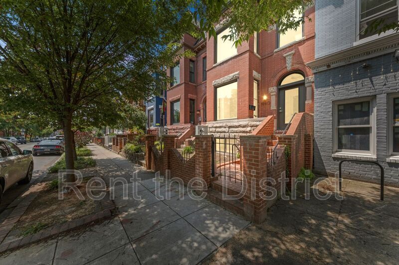 Photo - 1940 1st St NW