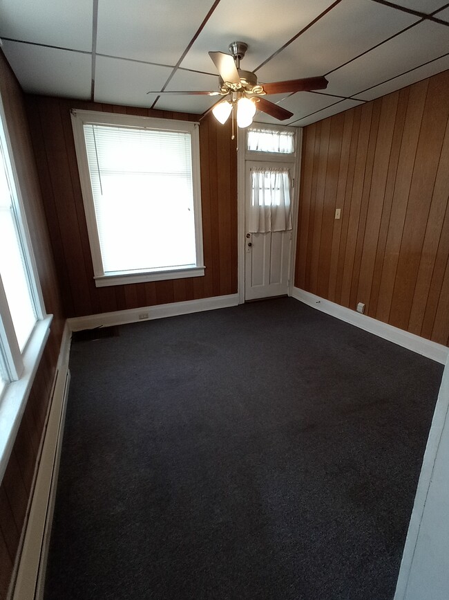 Living room - 117 W High St Apartment Unit 1
