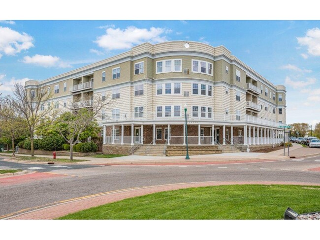 Building Photo - 114200 Hundertmark Rd W Unit 110