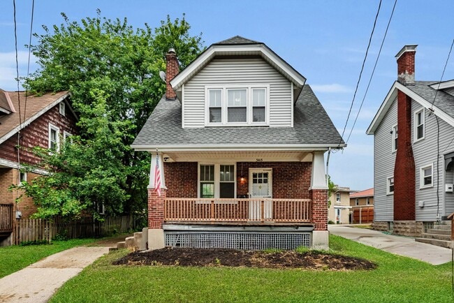 Building Photo - WESTWOOD - Charming 3bd Tudor w modern updates