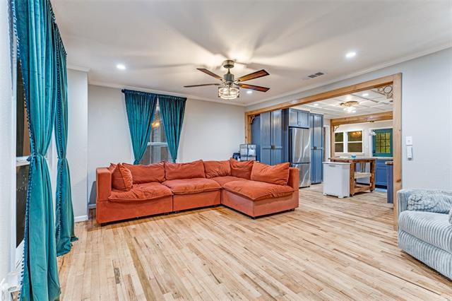 Photo - 809 S Lamar St