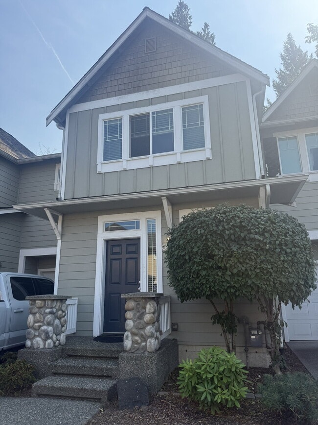 Building Photo - 2 Bedroom 3 bath Townhome Available for Im...