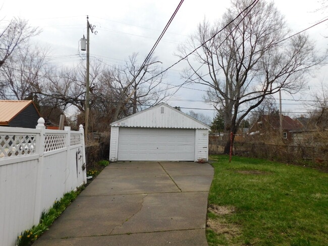 Photo - Newly Refreshed Move In Ready Bungalow