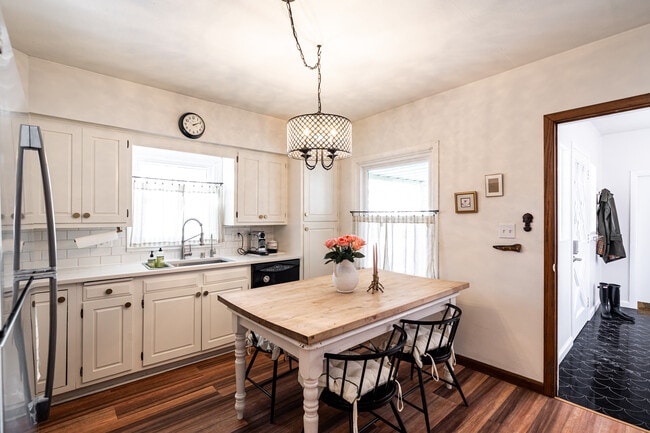 Photo - 535 W Montclaire Ave