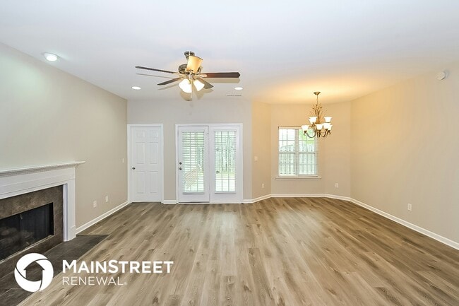 Photo - 2048 Fairbank Cir