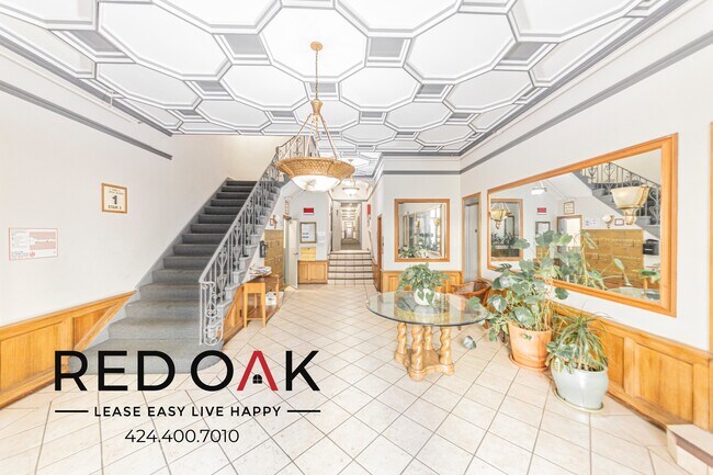 Photo - Beautiful, Sun-Drenched Sudio Featuring a ... Unidad 206