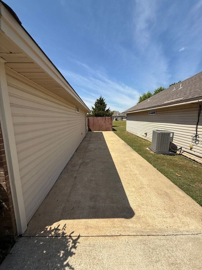Photo - ** 3 Bed 2 Bath located in Cotton Lakes ** Call 334-366-9198 to schedule a self tour