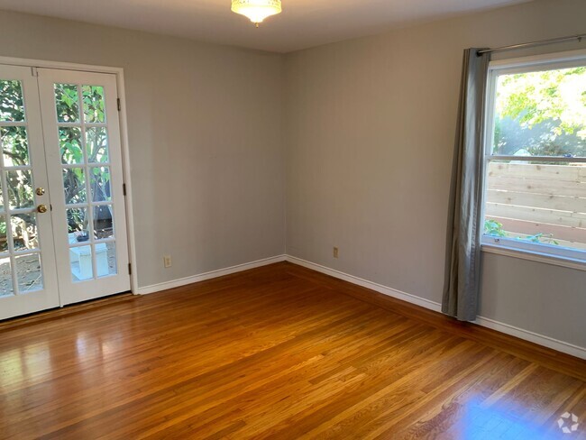 Building Photo - Rare ground floor rental in Elmwood district