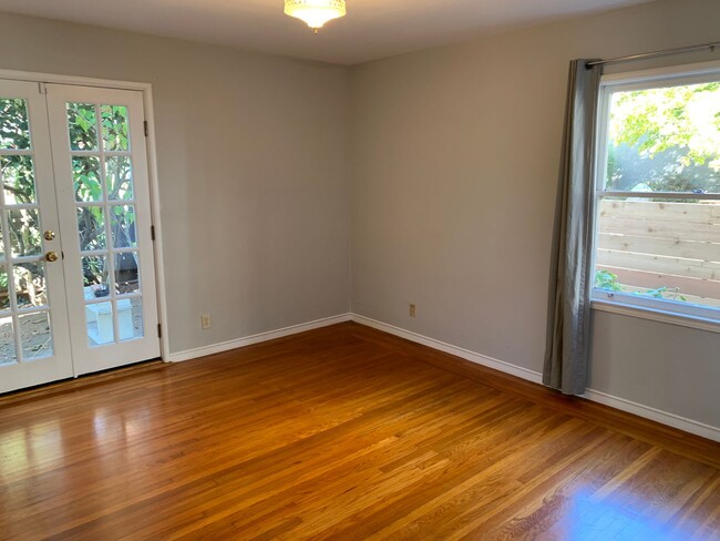 Rare ground floor rental in Elmwood district - Rare ground floor rental in Elmwood district