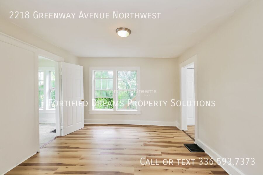 2218 Greenway Ave NW