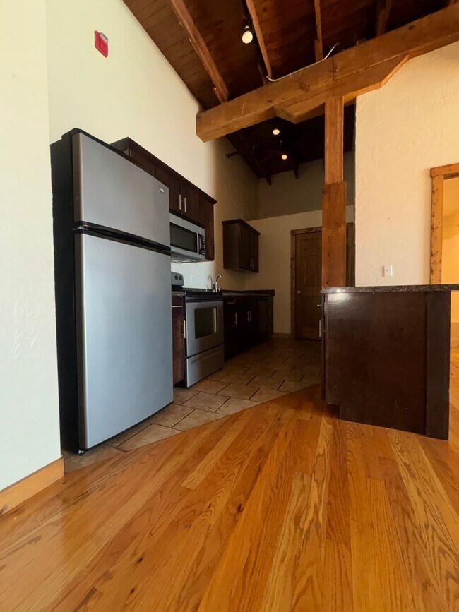 Photo - Large One Bedroom One bath Loft Apartment ... Unidad 229