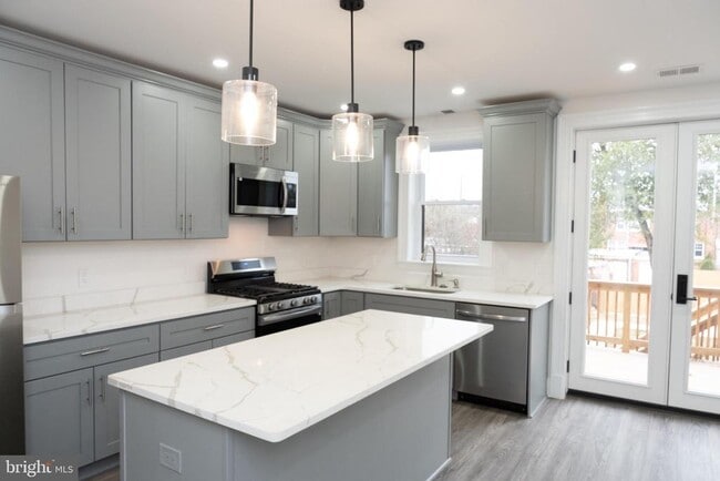 Photo - 216 Jefferson St NW