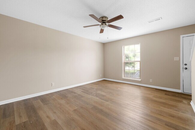 Photo - 481 Martha Ln