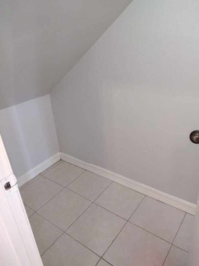 1409 W Kiwi Ave Unit 4