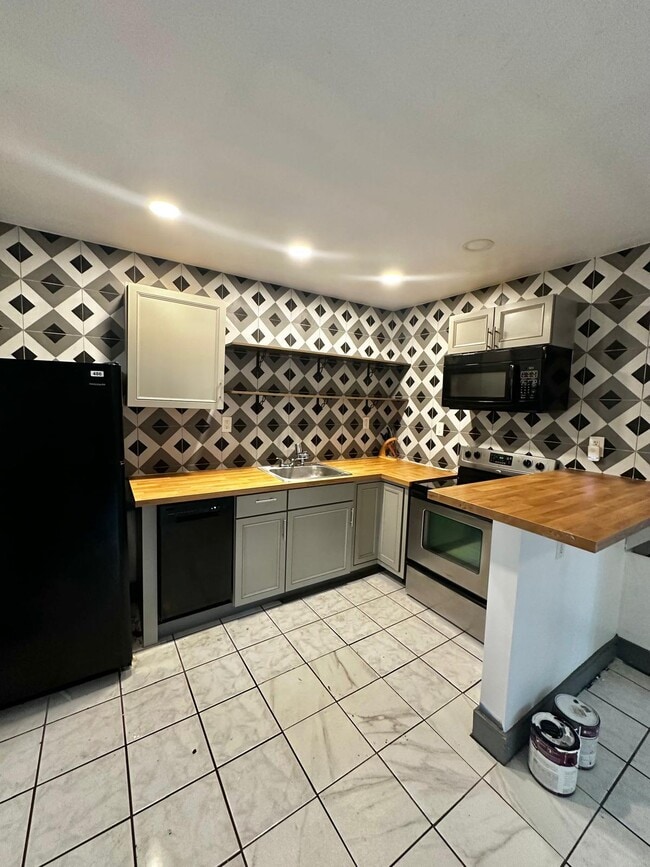 Photo - 1418 SW 27th St Unit 2