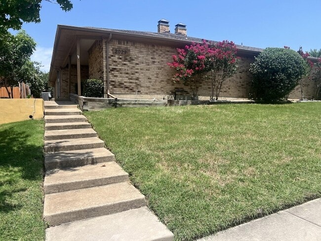Building Photo - 2029 Springwood Pl Unit A