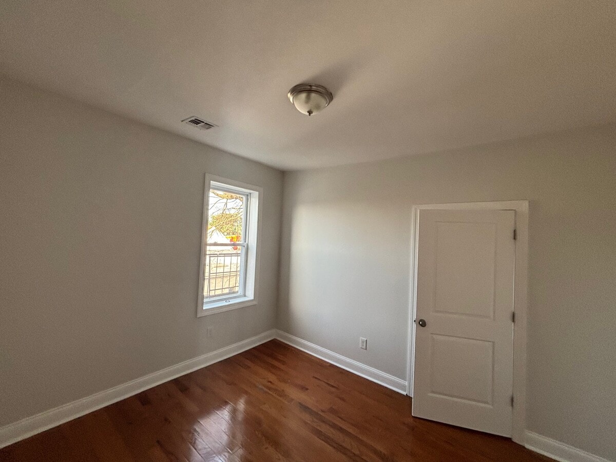 Photo - 162 Bergen Ave