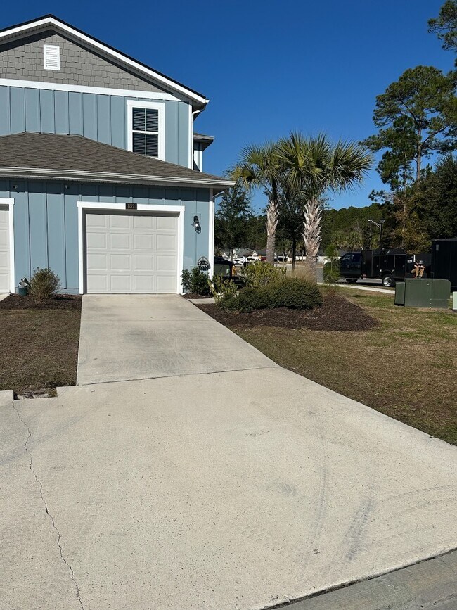 Photo - 852 Capitol Pkwy