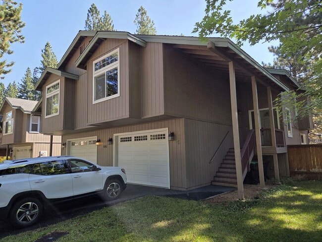 Building Photo - 1061 William #C C