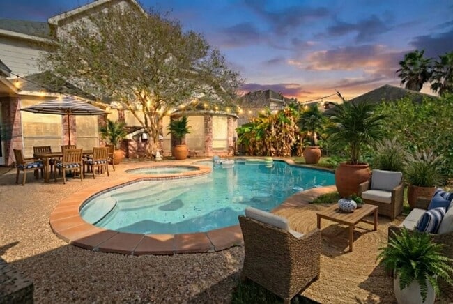 Photo - 2111 Parkview Ln