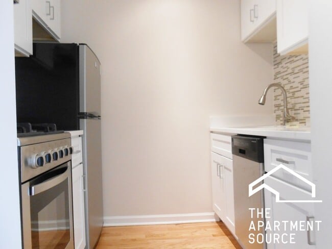Building Photo - 2520 W Leland Ave Unit B2