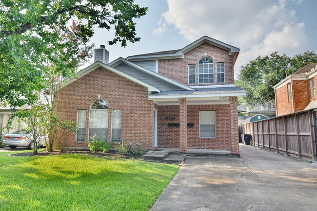 Building Photo - 2324 Sheridan St Unit B