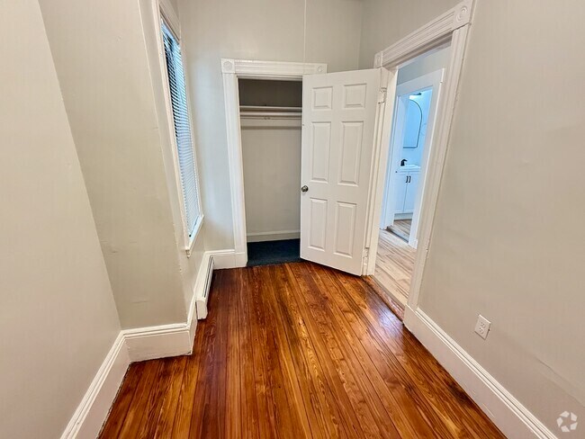 Building Photo - 11 Linden St Unit 2 Rental