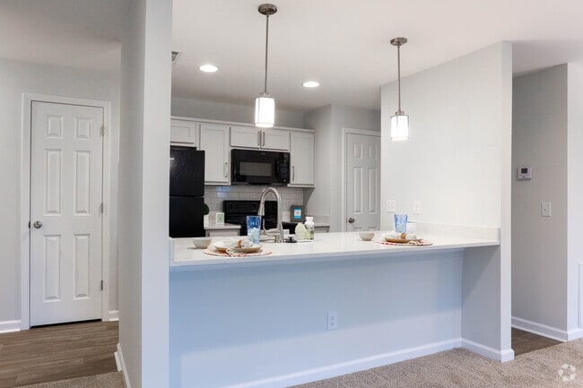 2BR, 2BA - 1,371 SF