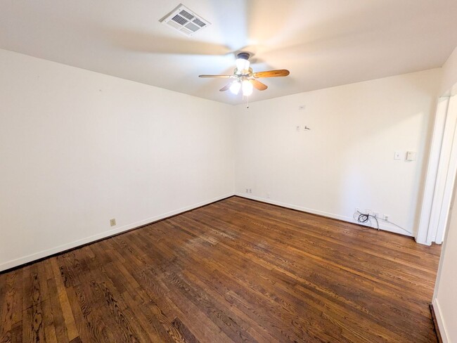 Photo - 5040 Raleigh Dr