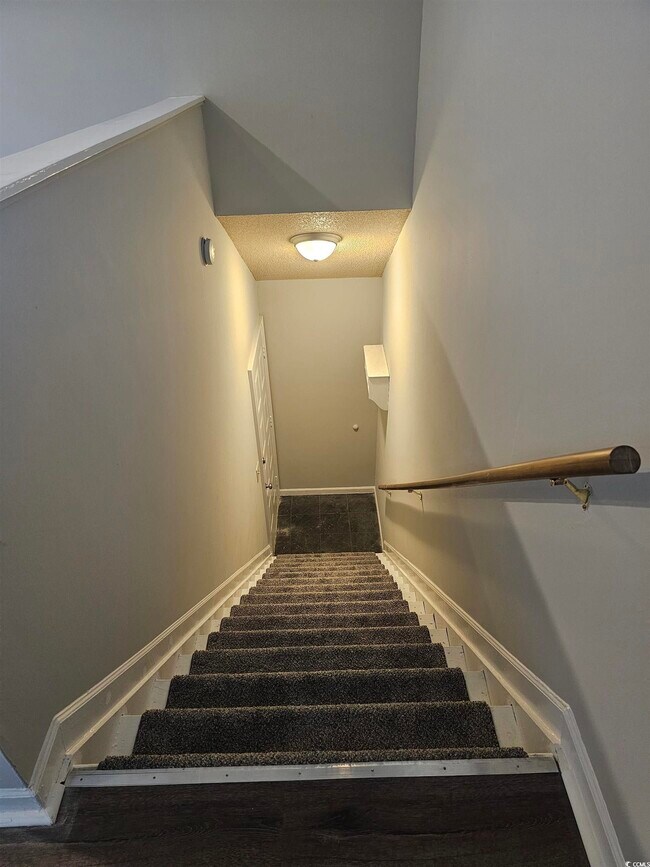 Building Photo - 755 Burcale Rd