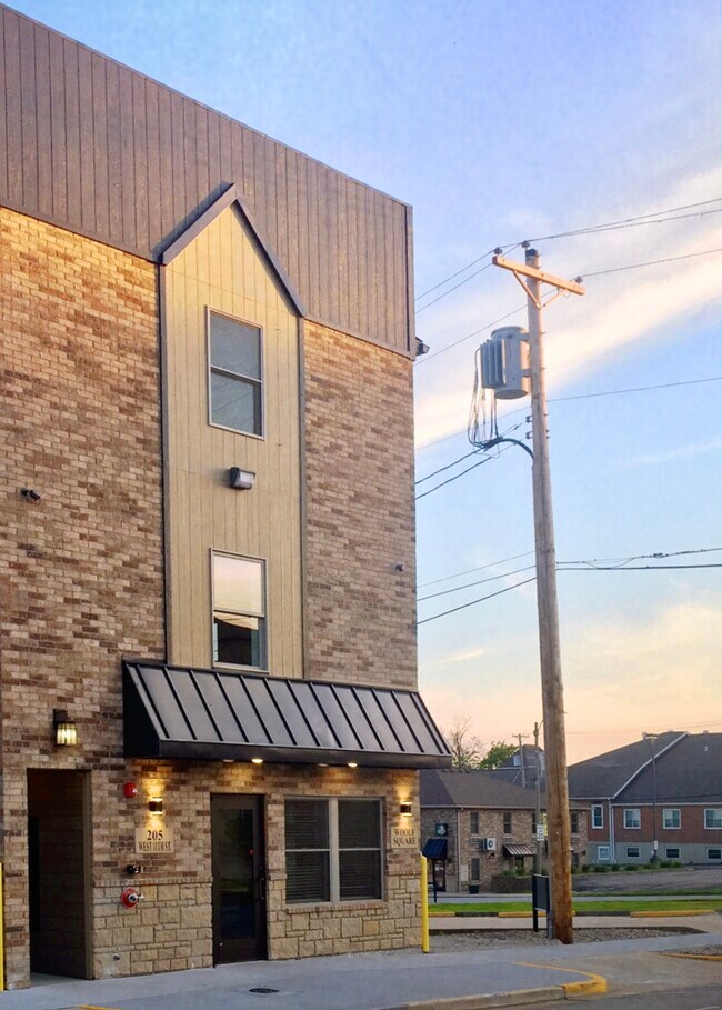 Woolf Square - 1005 N Rolla St Unit 102