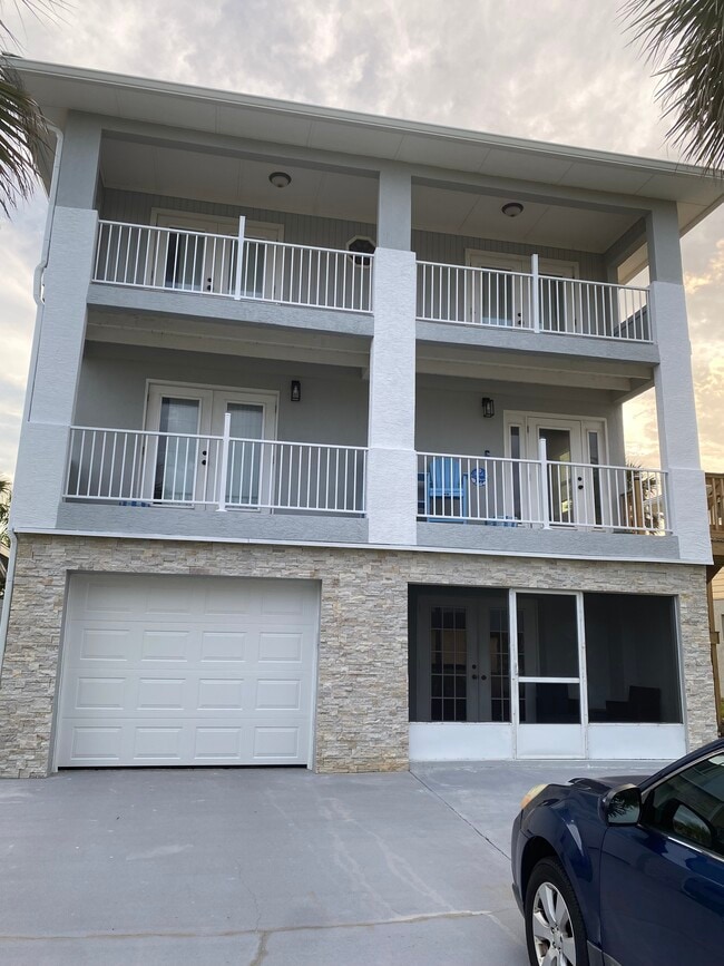 Building Photo - 1343 N Central Ave Unit beach apartment
