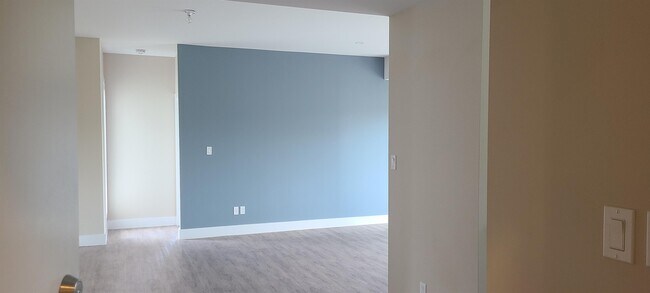 Photo - 550 Sandison St