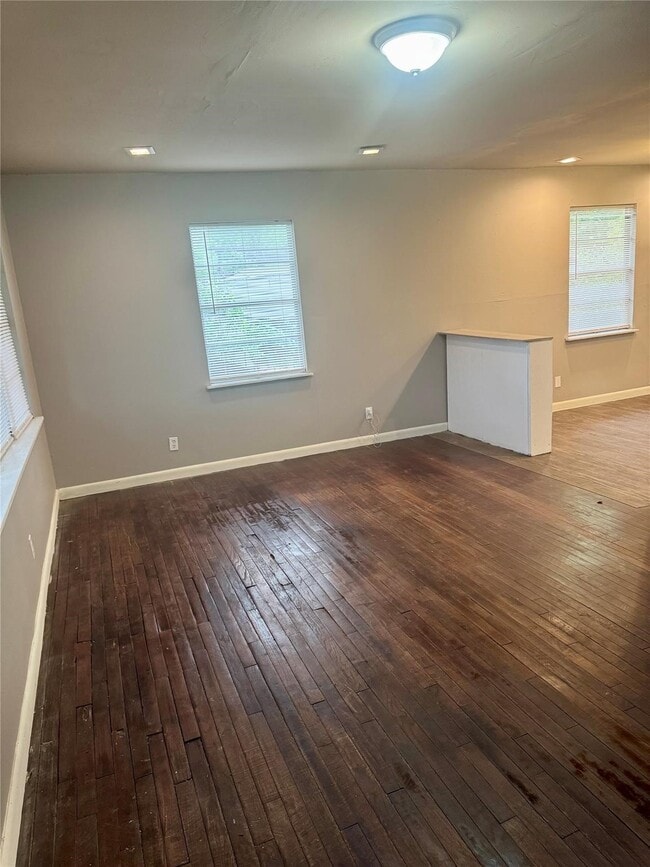 Building Photo - 7915 Flintridge Dr