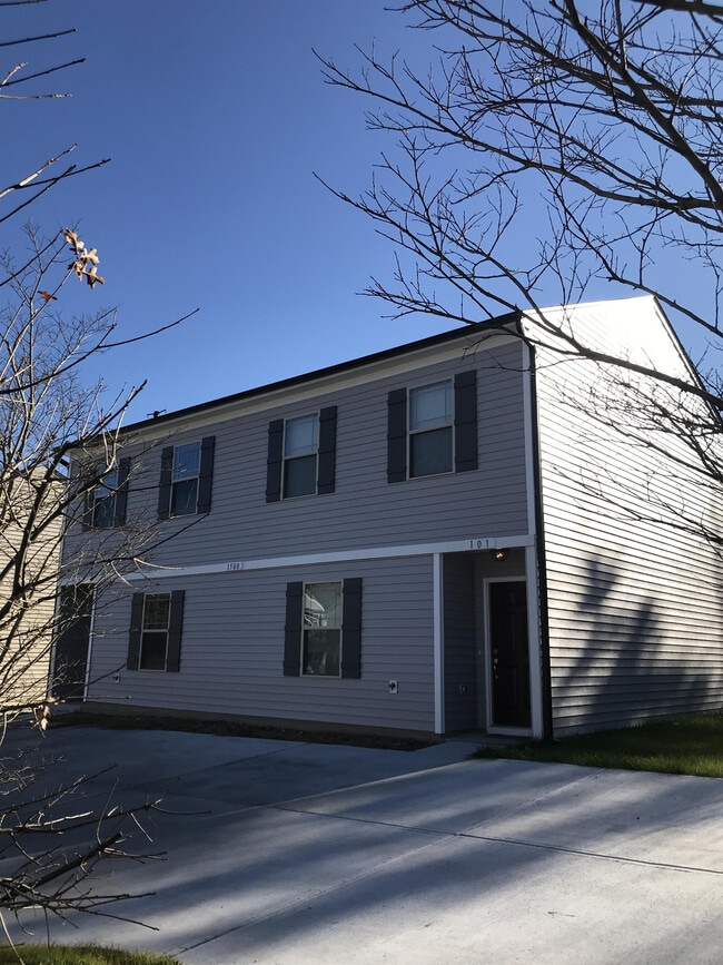 Photo - 1212 Haybrook Ln