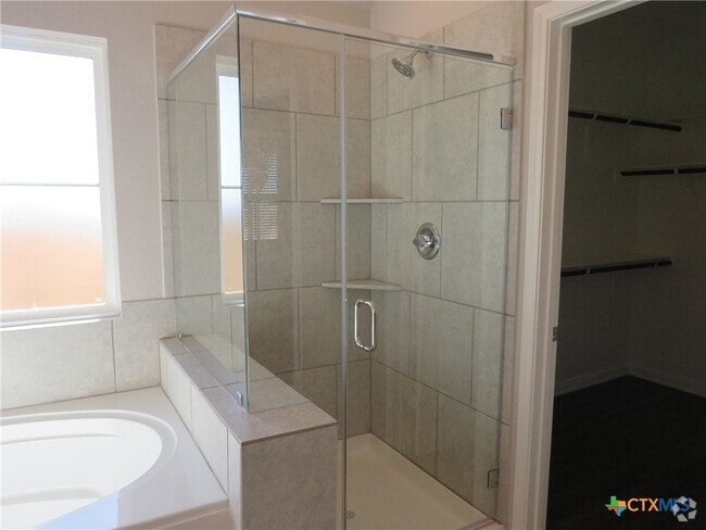 Building Photo - 6308 Golden Gate Dr Rental
