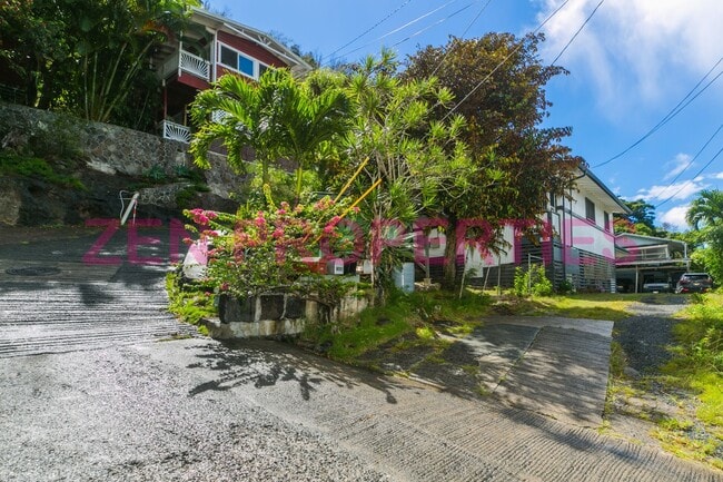 Photo - 3 bdrm/ 1 bath home for rent in Kalihi Uka